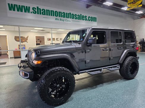 Used 2019 Jeep Wrangler Unlimited Sahara w/ Uconnect 4C Nav & Sound Group AWD/4WD image 2