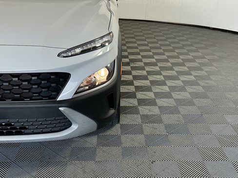 Used 2023 Hyundai Kona SEL FWD image 9