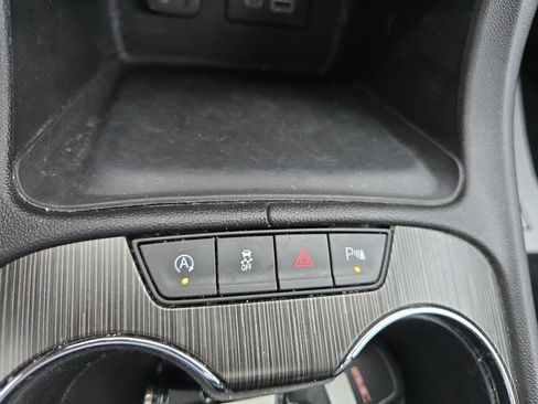 Used 2023 GMC Acadia SLT w/ Elevation Edition image 30