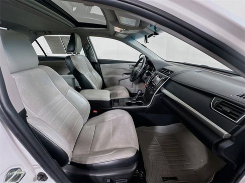 Used 2015 Toyota Camry image 27