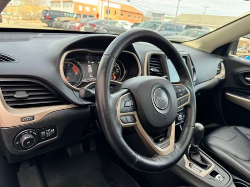 Used 2017 Jeep Cherokee Limited image 15