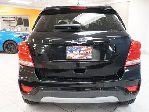 Used 2020 Chevrolet Trax LT w/ Sun & Sound Package image 10