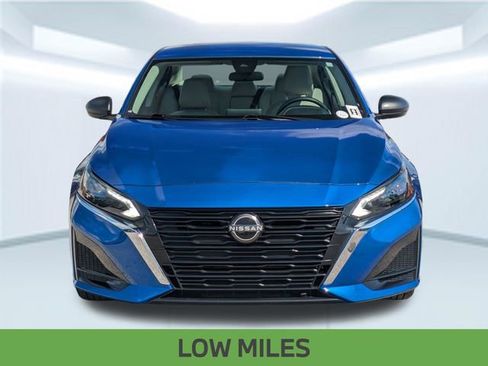 Used 2025 Nissan Altima 2.5 SV FWD image 11