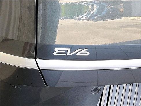Used 2024 Kia EV6 Light AWD/4WD image 32