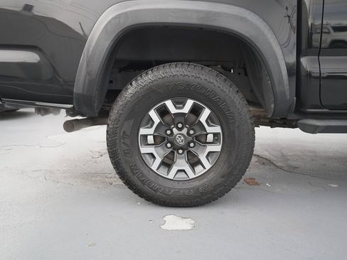 Certified 2016 Toyota Tacoma TRD Off-Road image 33