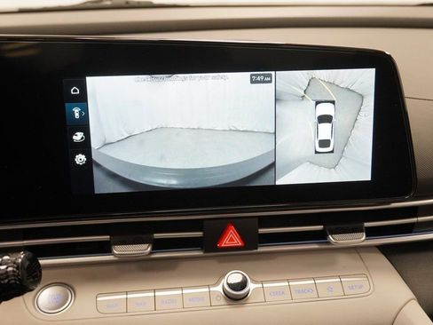 Used 2024 Hyundai Elantra Limited image 32