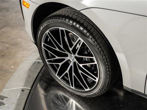 New 2026 Porsche Macan image 15