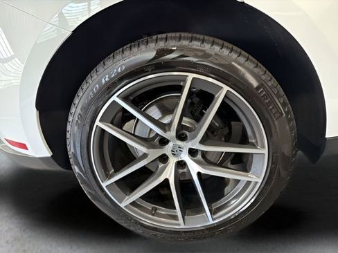 Used 2025 Porsche Macan AWD/4WD image 38