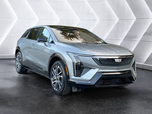 Certified 2025 Cadillac Optiq Sport 2 w/ LPO, Floor Liner Package image 8