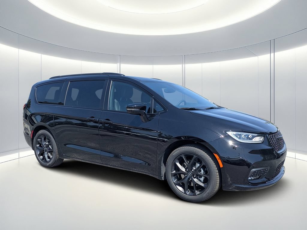 New 2026 Chrysler Pacifica Select w/ S Appearance Package FWD image 2
