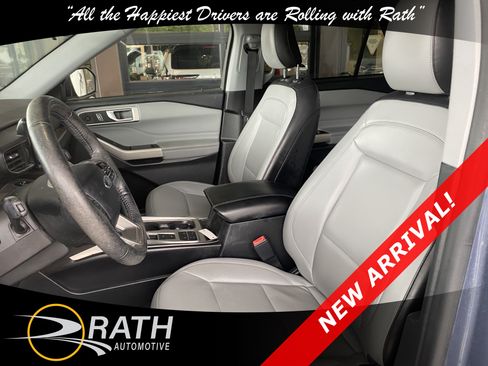 Used 2021 Ford Explorer XLT w/ Equipment Group 202A RWD image 12