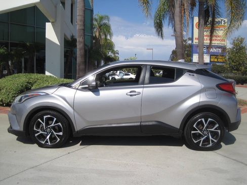Used 2018 Toyota C-HR XLE FWD image 38