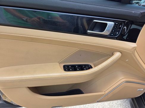 Used 2020 Porsche Panamera RWD image 17