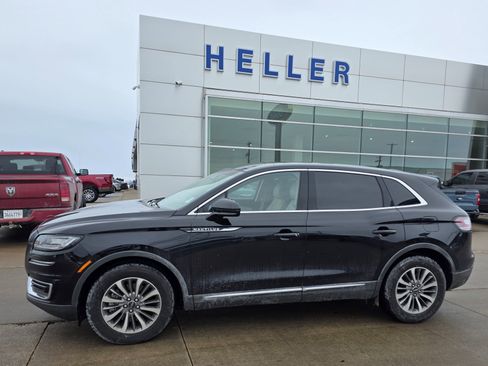 Used 2019 Lincoln Nautilus Select image 3