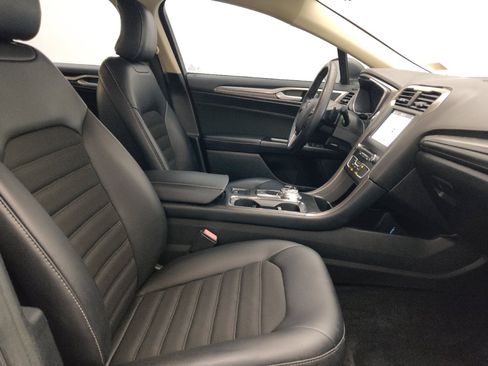 Used 2017 Ford Fusion SE w/ Equipment Group 201A FWD image 21