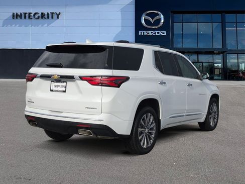 Used 2023 Chevrolet Traverse Premier FWD image 4