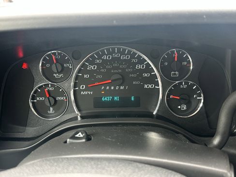 Used 2025 Chevrolet Express 3500 LT w/ LT Preferred Equipment Group RWD image 23