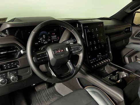 Used 2025 GMC Yukon XL AT4 w/ AT4 Premium Package AWD/4WD image 12