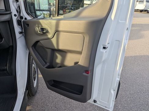 New 2026 Ford Transit 250 148 Medium Roof RWD image 31
