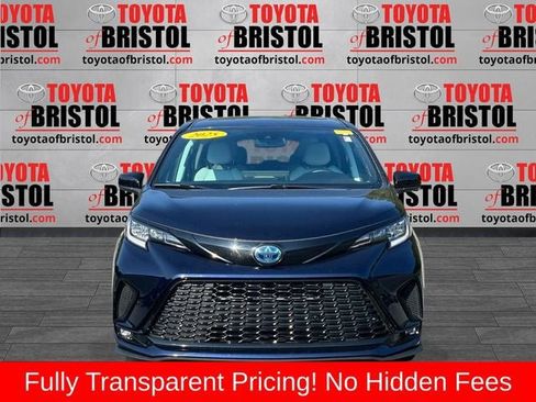 Used 2025 Toyota Sienna XSE AWD/4WD image 9