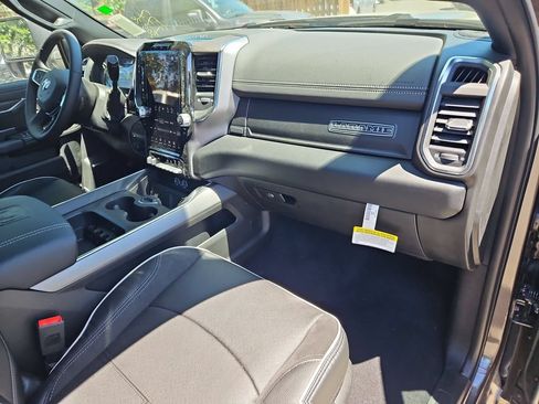 New 2026 RAM 2500 Laramie AWD/4WD image 17