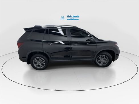 Used 2024 Honda Passport TrailSport image 3