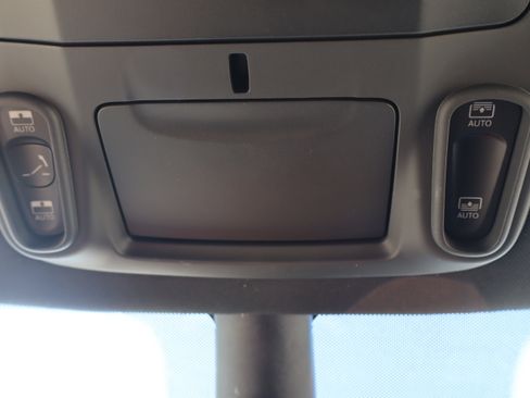 Used 2025 Chrysler Pacifica Limited FWD image 27