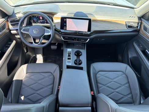 Used 2026 Volkswagen Atlas SE FWD image 30