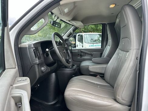 Used 2021 GMC Savana 2500 RWD image 18