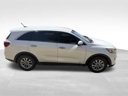 Used 2019 Kia Sorento AWD V6 image 2