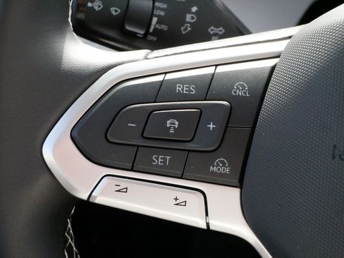 Certified 2025 Volkswagen Tiguan SE AWD/4WD image 25