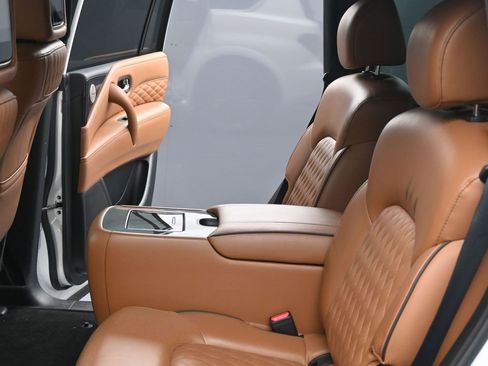 Used 2023 INFINITI QX80 Sensory w/ All-Season Package image 23