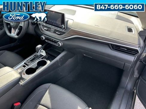 Used 2024 Nissan Altima 2.5 SV AWD/4WD image 9