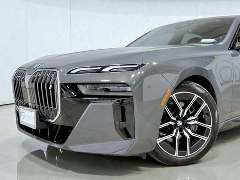 Used 2024 BMW i7 xDrive60 image 12