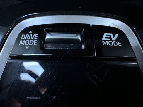 Used 2025 Toyota Corolla Cross AWD Hybrid image 25