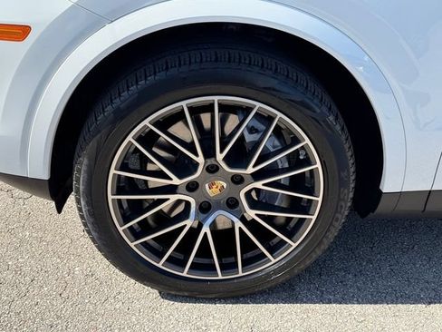 Used 2021 Porsche Cayenne AWD/4WD image 10