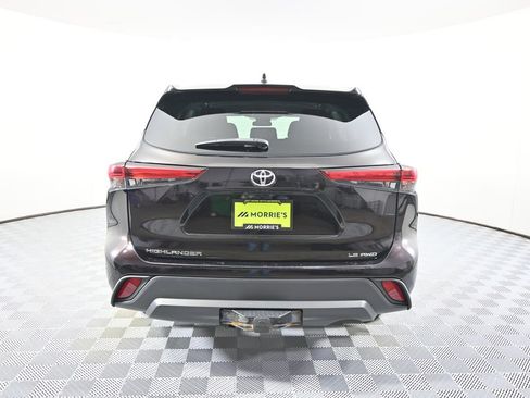 Used 2020 Toyota Highlander LE AWD/4WD image 5