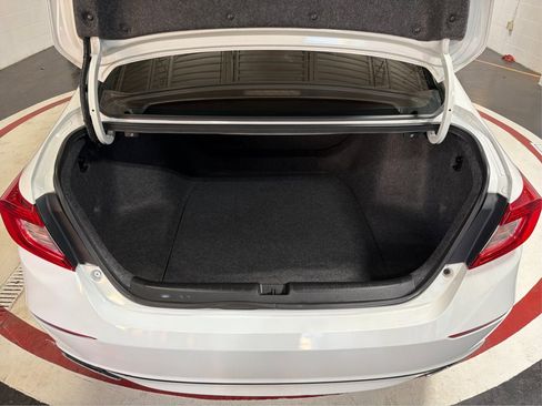 Used 2018 Honda Accord Sport image 12