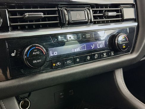 Used 2023 Nissan Pathfinder SV AWD/4WD image 23