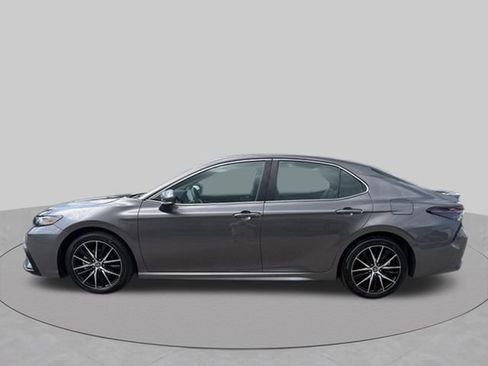 Used 2024 Toyota Camry SE FWD image 3