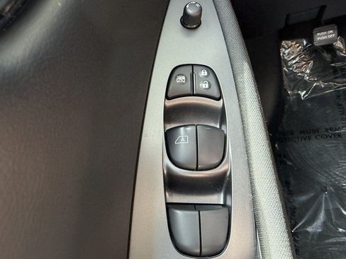 Used 2025 Nissan Leaf S FWD image 24