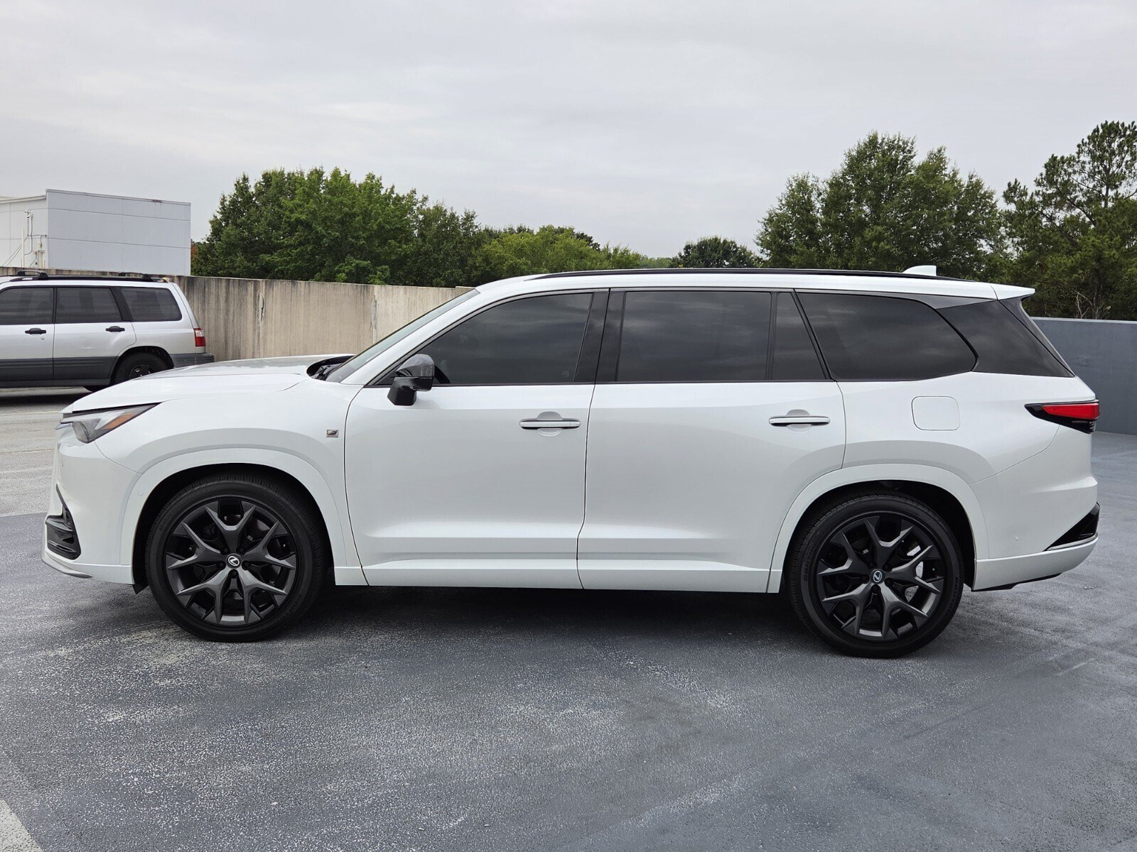 Used 2026 Lexus TX 500h AWD w/ Technology Package image 2