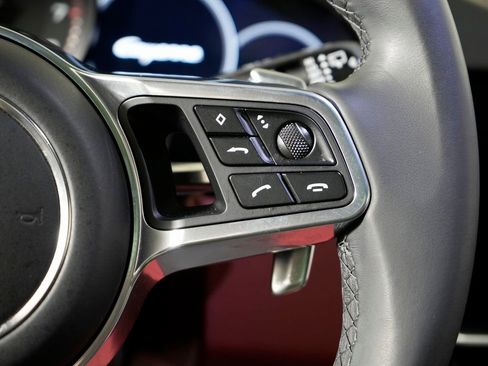 Certified 2023 Porsche Cayenne Platinum Edition image 26