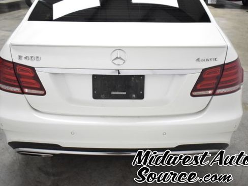 Used 2016 Mercedes-Benz E 400 4MATIC Sedan image 4
