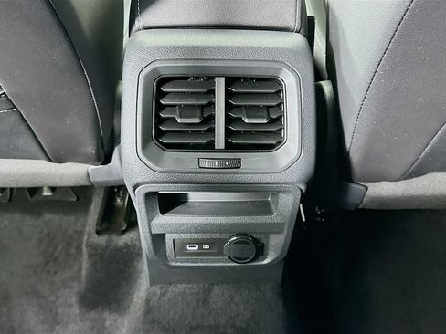 Used 2023 Volkswagen Tiguan SE FWD image 25