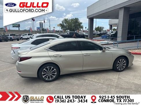 Used 2022 Lexus ES 350 w/ Premium Package FWD image 3