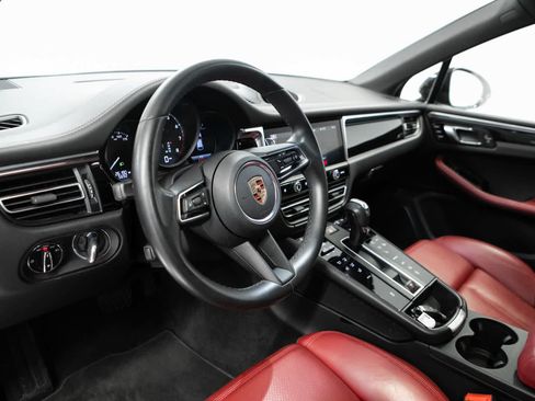 Used 2022 Porsche Macan AWD/4WD image 4