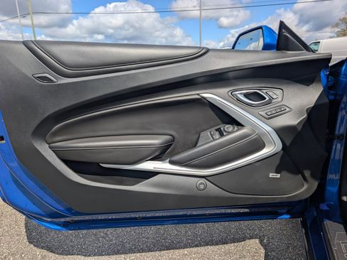 Used 2018 Chevrolet Camaro LT RWD image 9