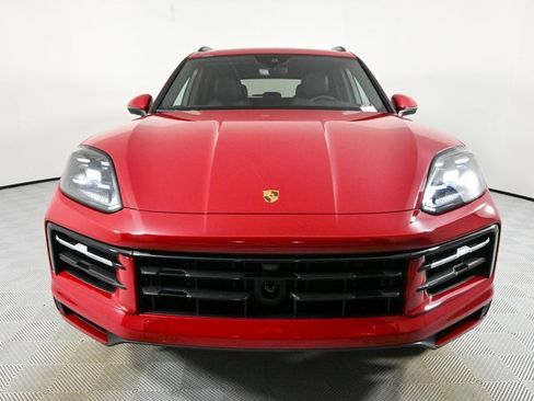 Used 2025 Porsche Cayenne image 2