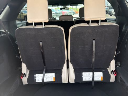 Used 2018 Ford Explorer XLT w/ Equipment Group 202A AWD/4WD image 9